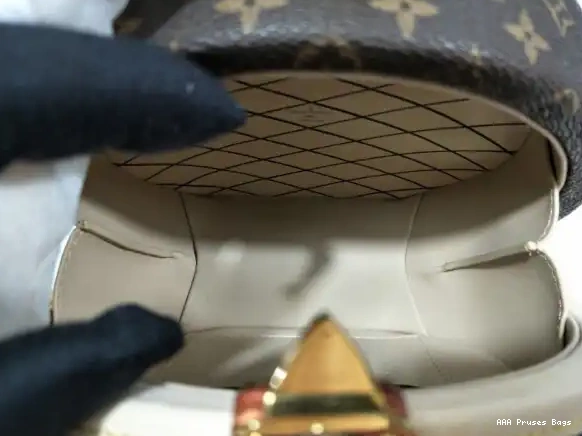 AAA Replica Ru BOITE Vuitton Louis PETITE CHAPEAU 0624